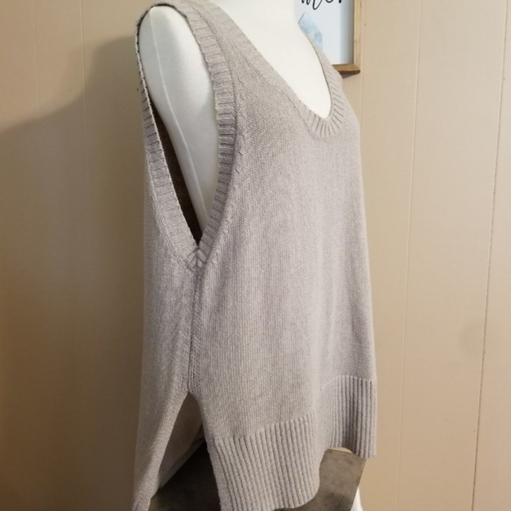 NWT Scoop Neck Sleeveless Hi Lo Sweater Tunic